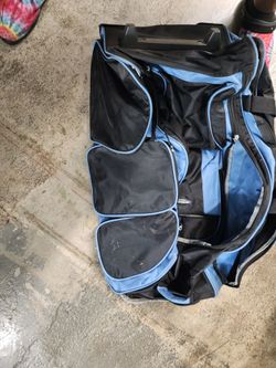 30" Large Rolling Duffel Bag with Multiple Pockets