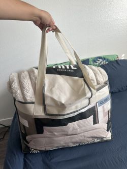 FRYE QUEEN COMFORTER W TWO PILLOWCASES