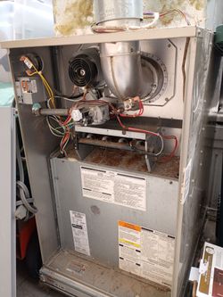 FURNACE, PAYNE, 2010, ( HOUSE HEATER). FROM RECENT TEAR DOWN PROPERTY, WORKS FINE, WITH GAS HOSE, AND VENT PIPE.