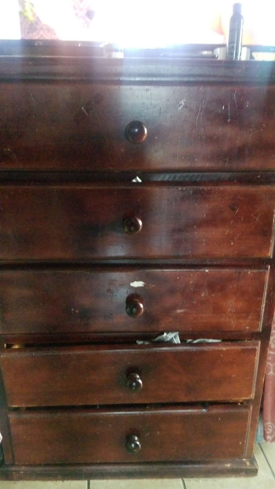 Vendo es mueble de 5 cajones $35