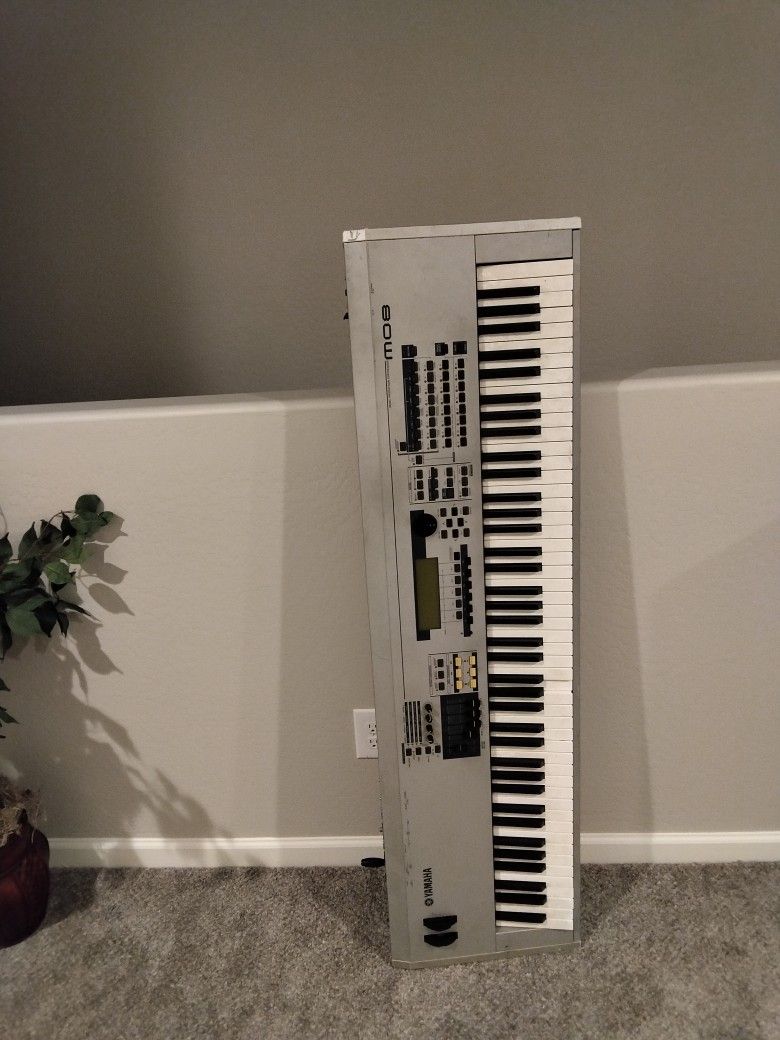 Yamaha MO8