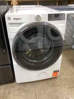 Whirlpool 4.5 cu.ft. Front Load Washer with Fresh Flow Vent System in White New Scratch and Dent