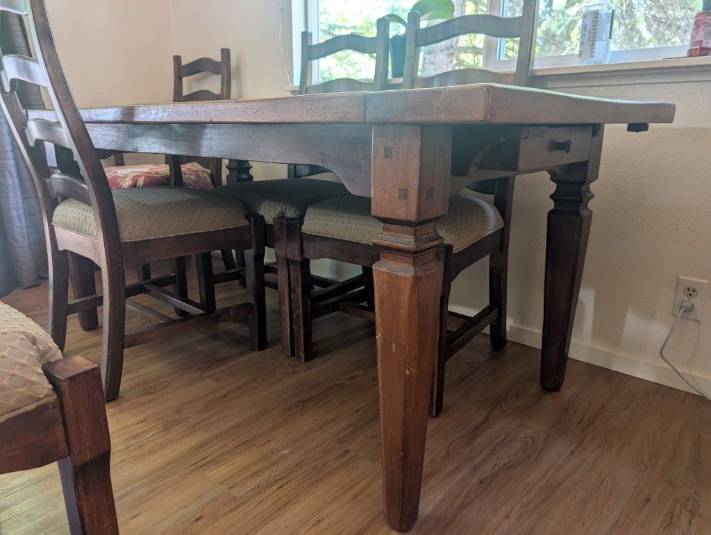 Buus 6 Seating Dining Set