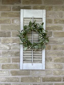 Farmhouse Decor With Wreath