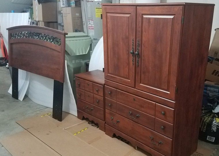 Queen Bedroom Set w/o Bed Rails