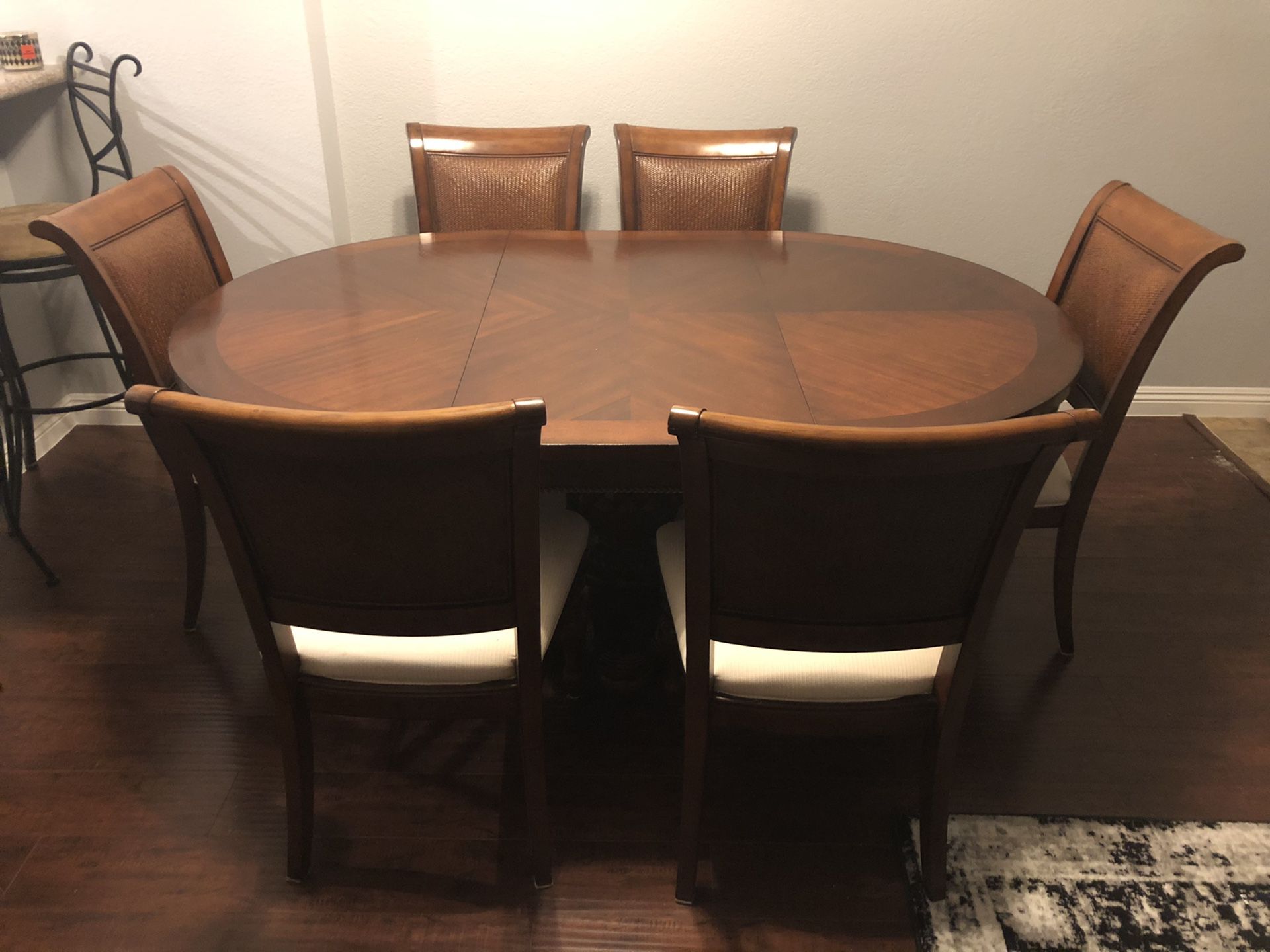 Round Solid Wood Table with Leaf and 6 Chairs