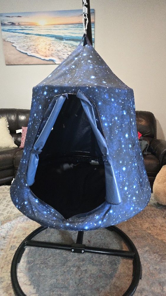 Hanging Children's Pod