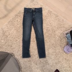 Woman's Skinny Jean Size 27
