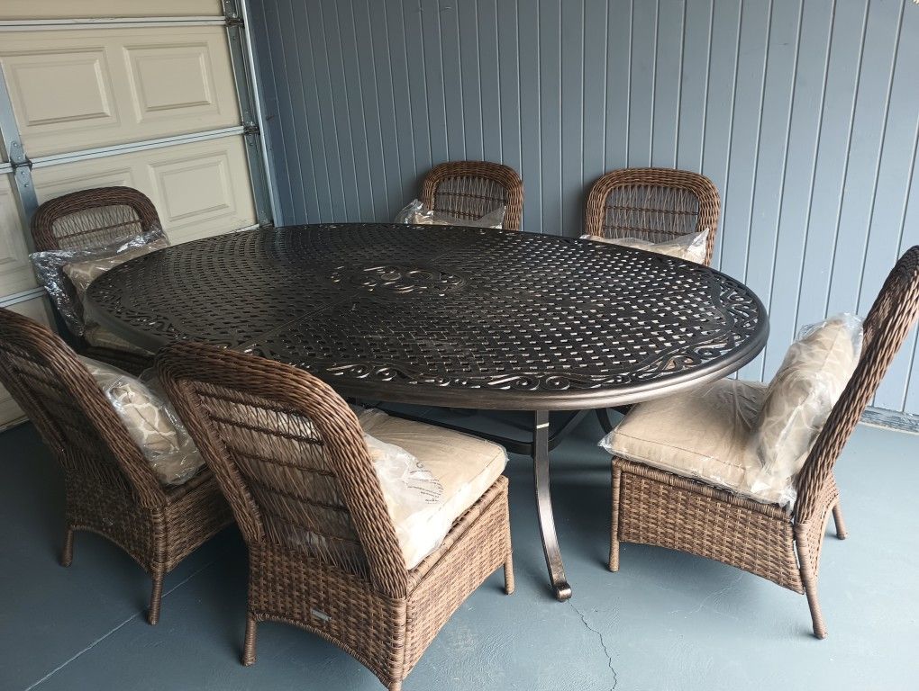 Outdoor patio 7 piece dining set, table with 6 chairs 