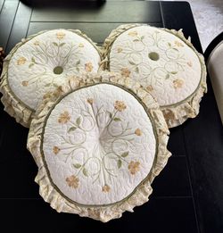 3 Round Decorative Cushions 