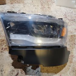 19-22 RAM 1500 LED HEADLIGHT 