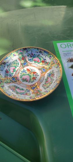 Chinese Rose Medallion Porcelain Decorative Plate