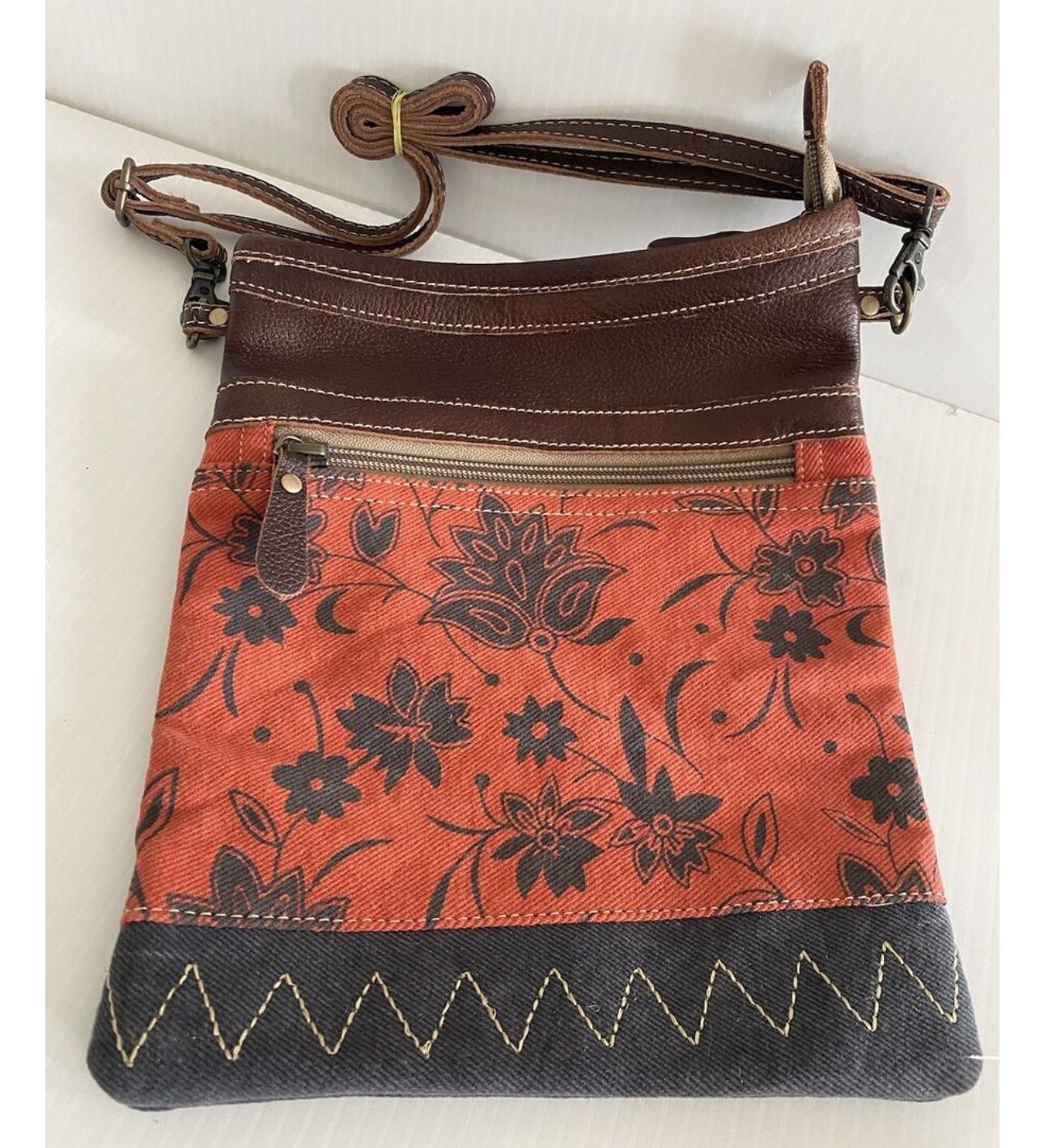 Myra Womens Canvas Leather Rug Crossbody Bag Zipper Pockets Orange Floral