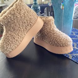 SMFK  Compass Woolly Wheat Fluffy Boots