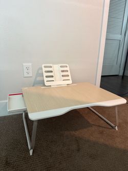 Foldable laptop table / floor table / bed table