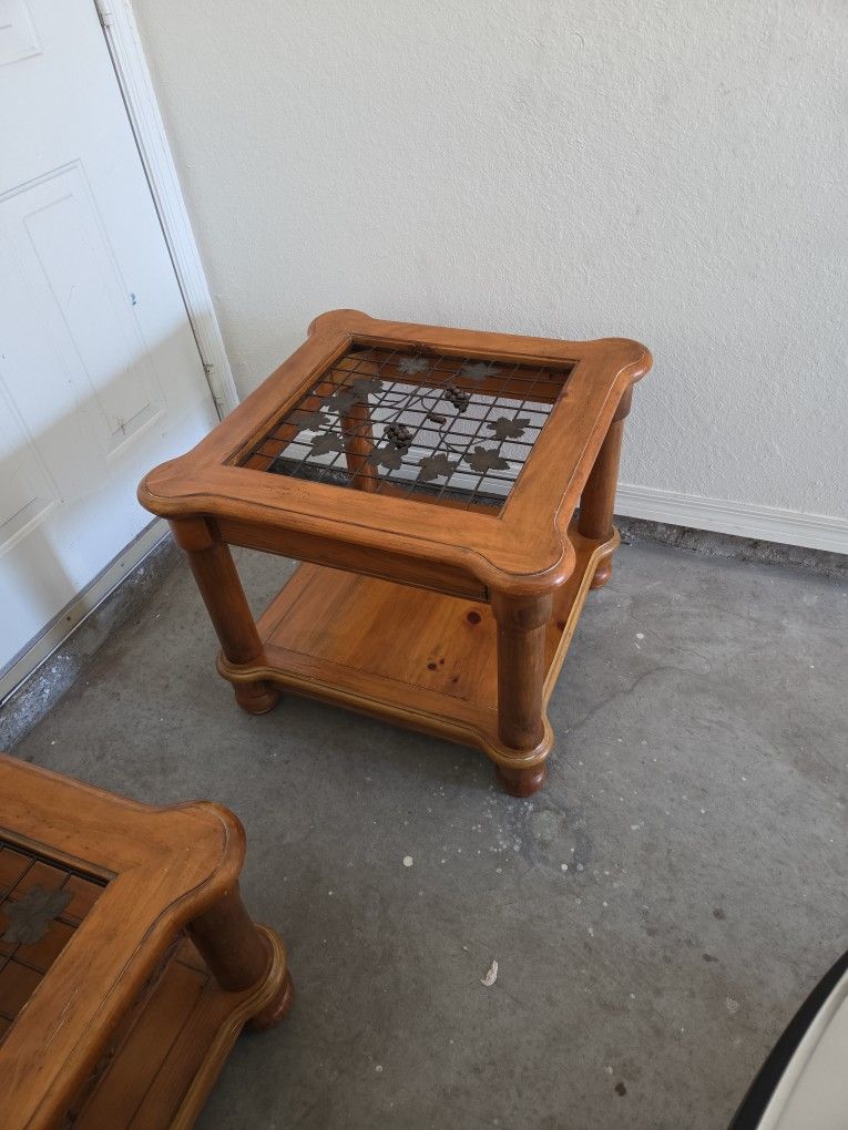 Wood, light brown, Size 25×25 End 25×40 approximately