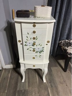 Jewelry furniture holder