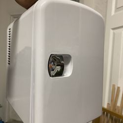 Mini Fridge + Can Use In Car