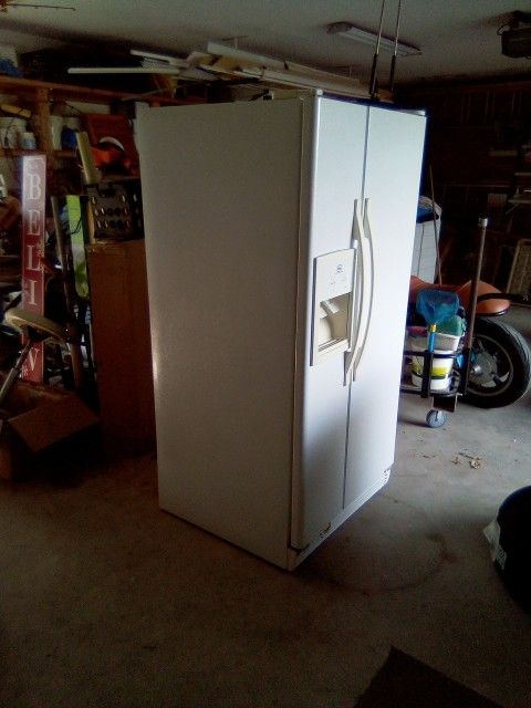 White Refrigerator 34"wide 67"hieght