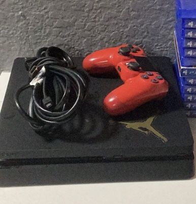 PS4 Slim W/controller/games