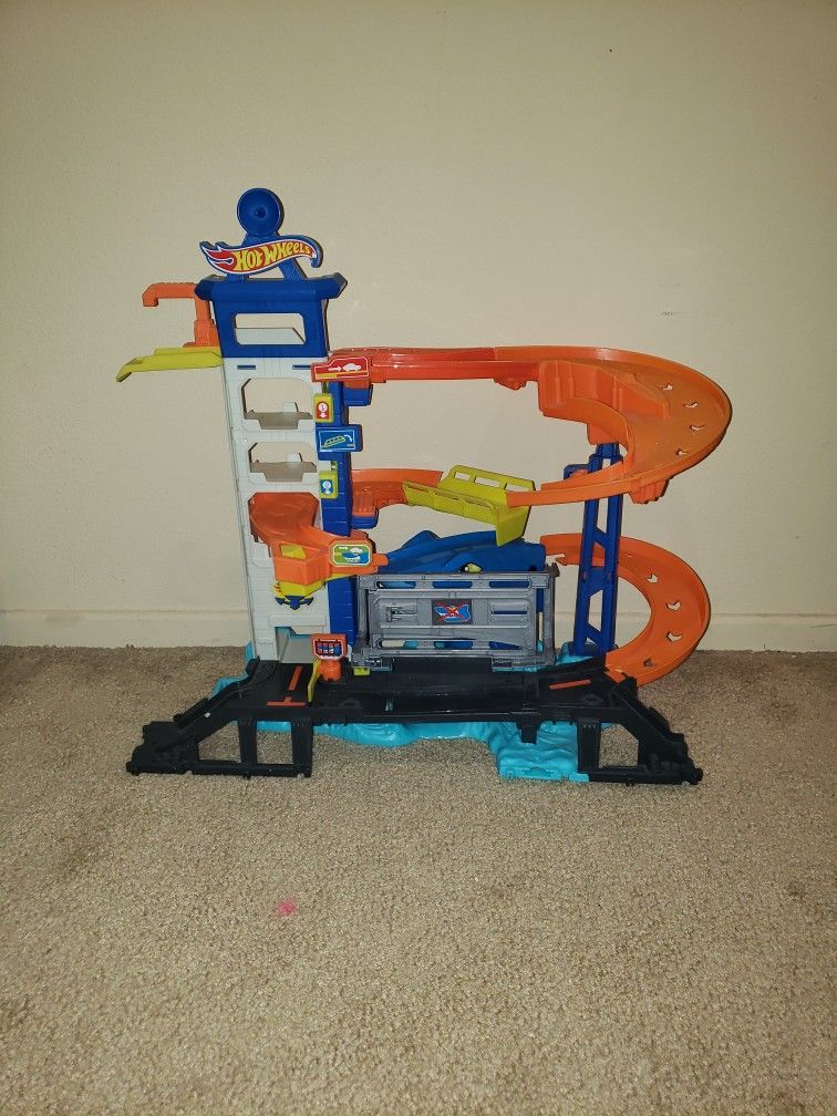 Hotwheels Attacking Shark