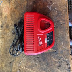 Milwaukee, M 12 Battery Charger