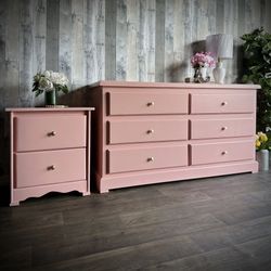 🌺 Newly Refinished Solid Wood Dresser W/Single Nightstand/ Details Below/ Delivery Available