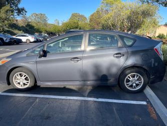 2011 Prius. Good condition. Hybrid battery from 2021