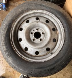 Chrysler Fumagalli 17" x 7" wheel rim with Michelin Primacy MXV4 235/60/17