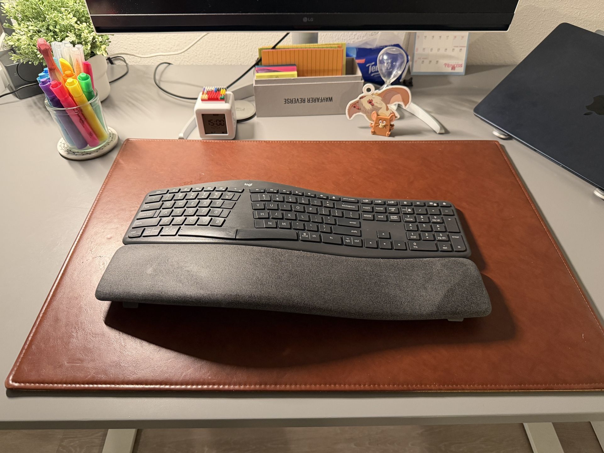 Logitech ERGO K860 Ergonomic Keyboard – Excellent Condition