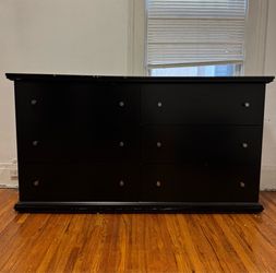 Raymour & Flanigan Adele Dresser