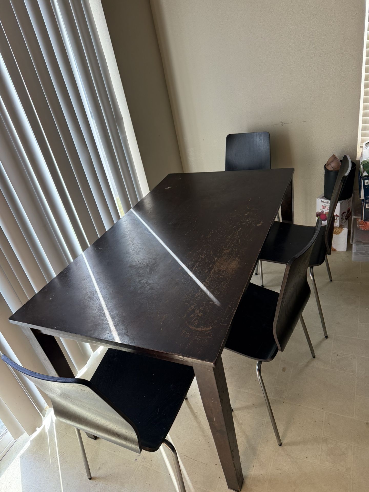 DINING TABLE