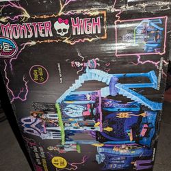 Monster High Playset- High School - Freaky Fusions Catacombs- NEW,OOB $400 