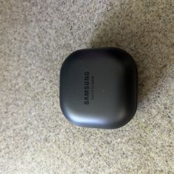 Samsung Galaxy Buds Live, Wireless Earbuds w/Active Noise Cancelling (black case/white buds). Like new. Never used but tested. Comes as shown.