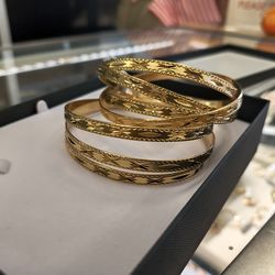 14k solid gold bagle 7 days breaclte 70.3 grams layaway available 10% dwon if you interested please make sure you ask for Maribel thank you