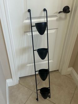 New Black Metal Wall Hanging Succulent Planter with 4 Removable Pots