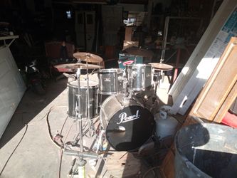 9 piece Pearl drum set