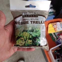 Small Nylon Vegetable Trellis