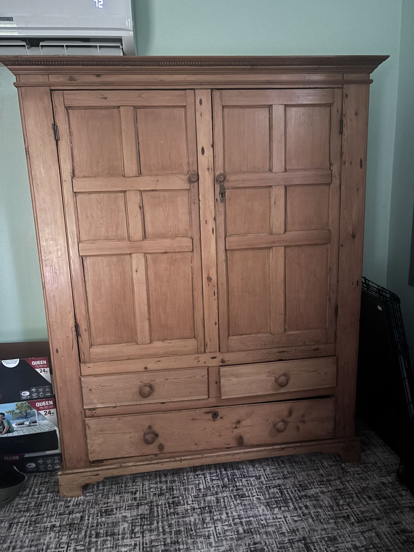 Armoire - Wooden