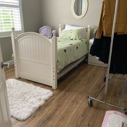 Twin Bed 
