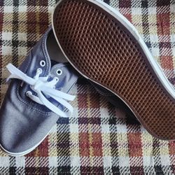 🩶 Vans Women’s Size 9 – Gray Canvas Sneakers 🩶
