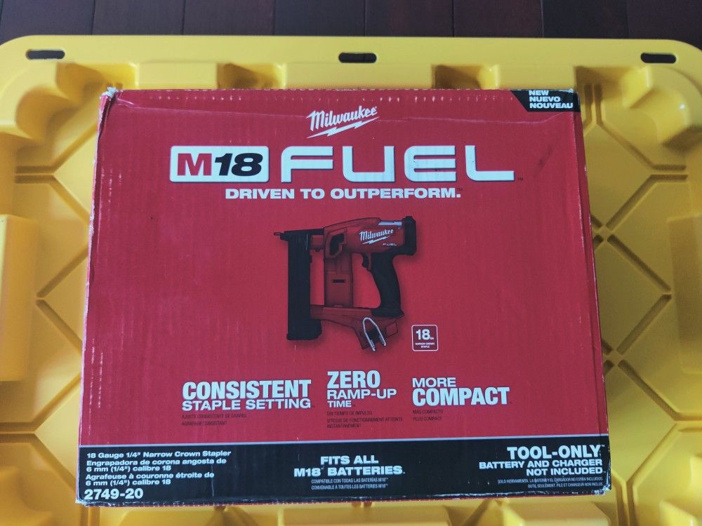 Milwaukee M18 FUEL 18-Volt Lithium-Ion Brushless Cordless 18-Gauge 1/4 in. Narrow Crown Stapler (Tool-Only)