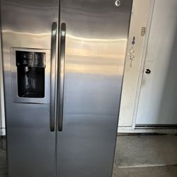 Fridges For Sale Are Plugged In Free Deliver