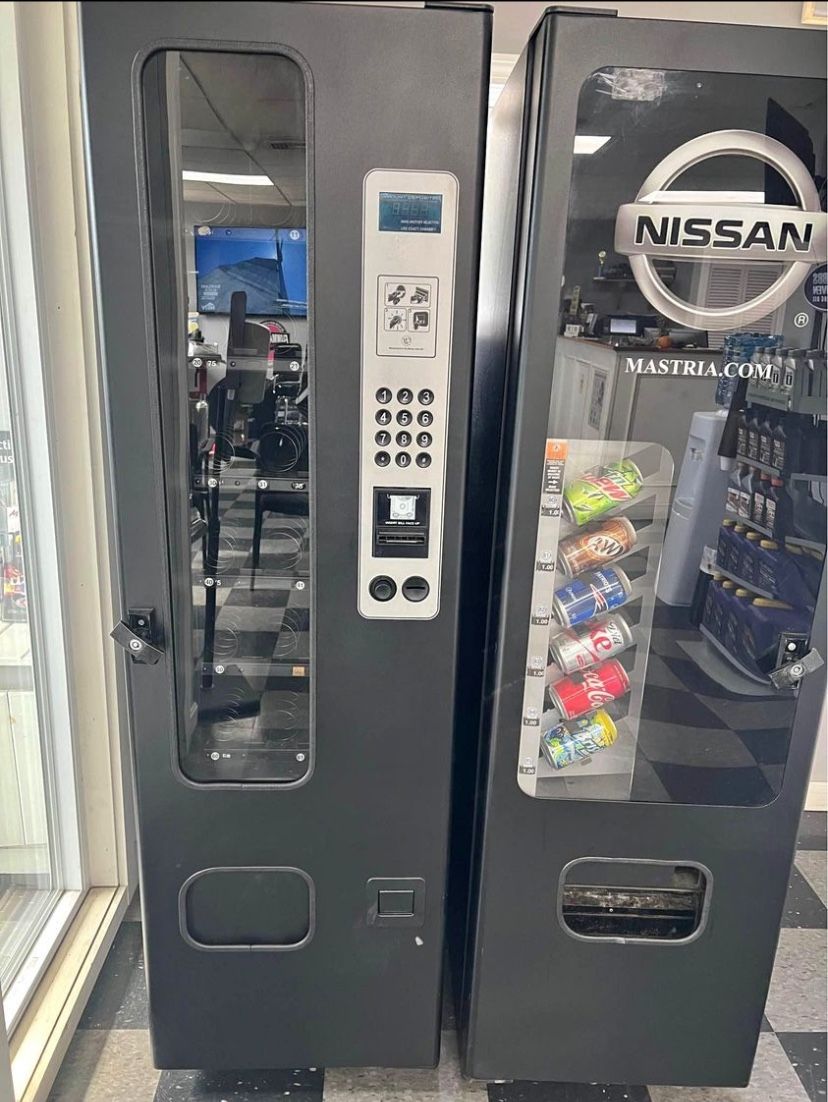 Snack / drink vending machine