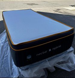 2 Nectar Premier Hybrid Mattress, Twin XL, Like New, Excellent Condition