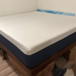 King Zinus 12 inch Cooling Mattress + bed frame