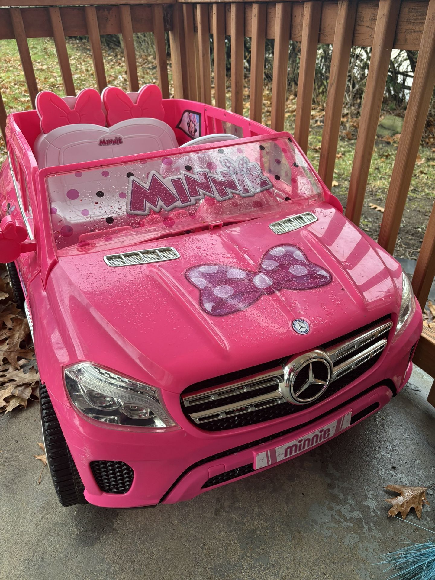 Minnie Mouse Mercedes Power Ride-On Car