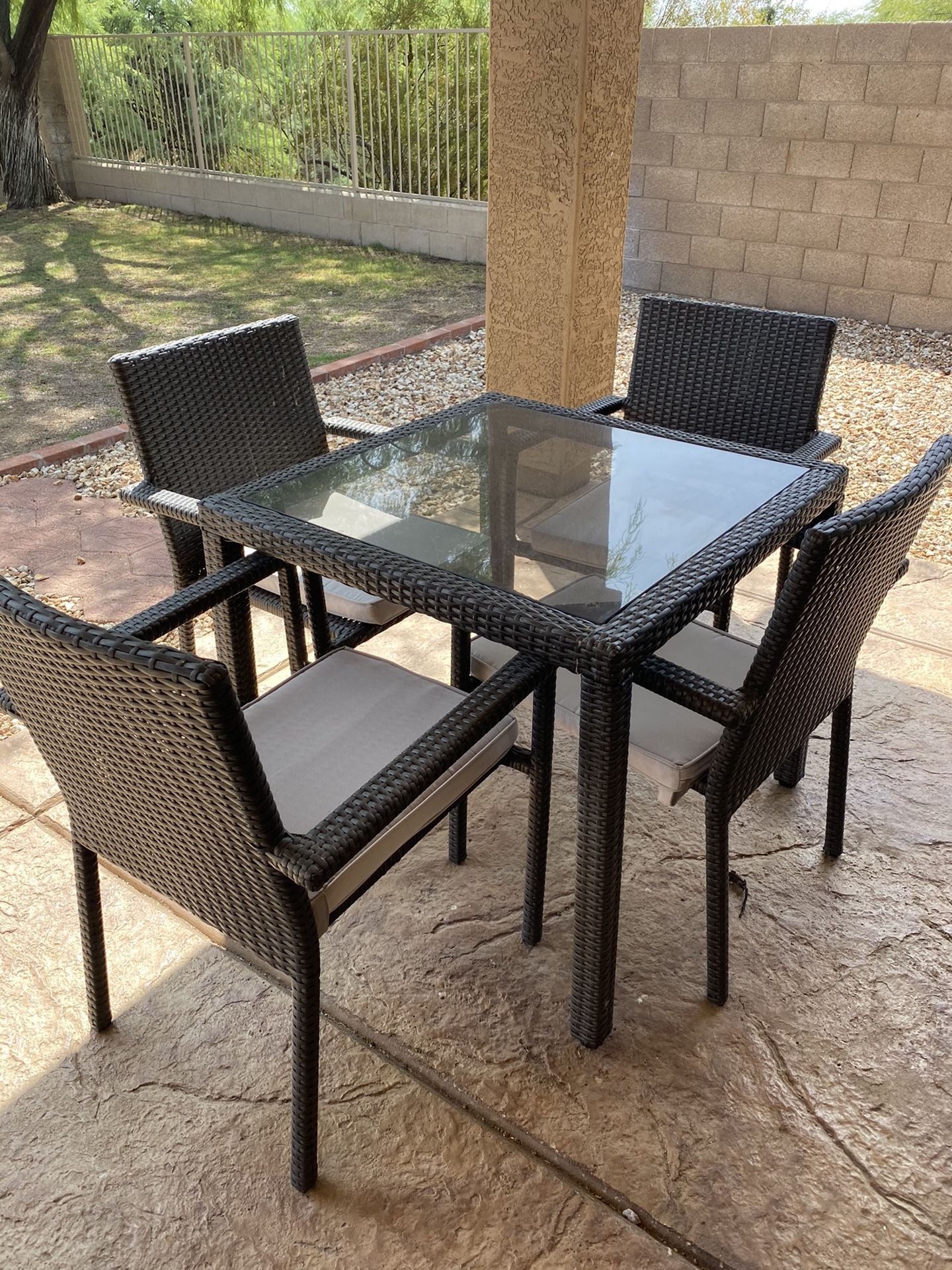 Outdoor Furniture w/ 4 Chairs