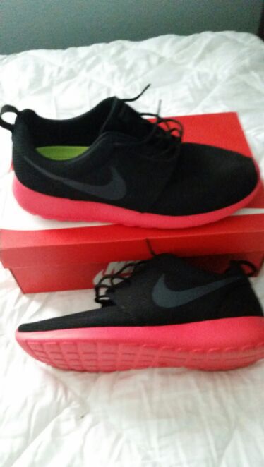 Nike roshe run 'sirens' size 11 for Palmdale, CA - OfferUp