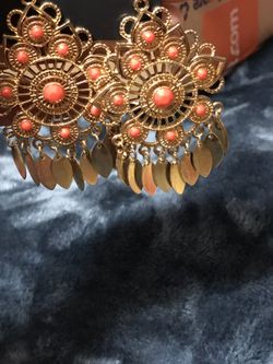 ARDENE brand new earring set hold n orange combination